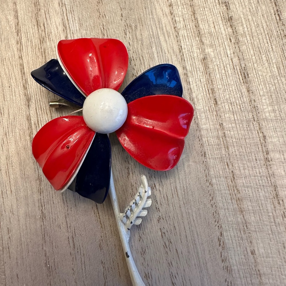 Vintage Flower Pin - Picture 2 of 3